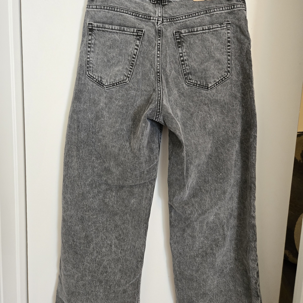 Zara Women's Grey Washed High Rise, Wide Leg Denim Jeans. Size 8 - Picture 3 of 4